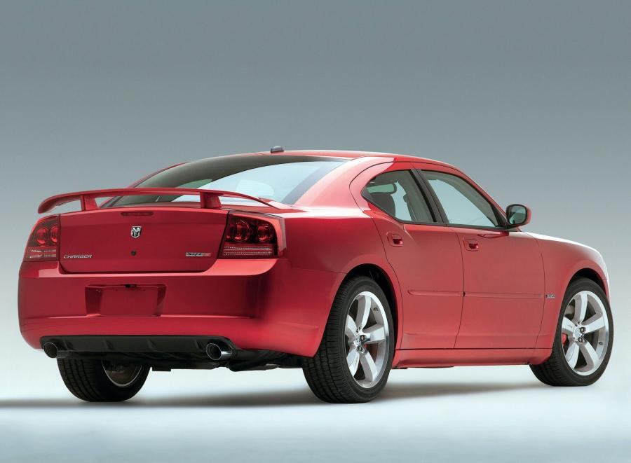  Dodge Charger SRT8 2005 года  (фото 2 из 11)
